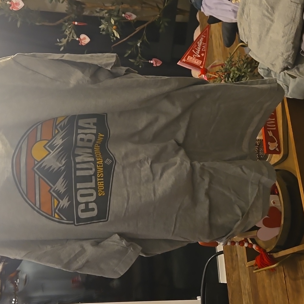 Columbia T shirt